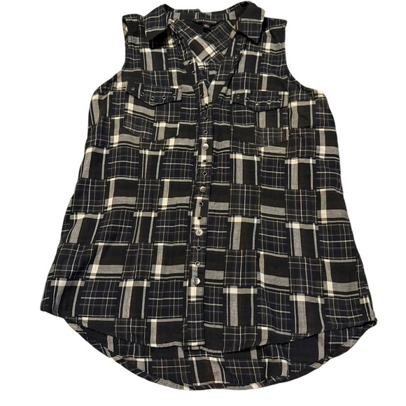 Rock & Republic Tops - Chic Black and White Plaid Sleeveless Top